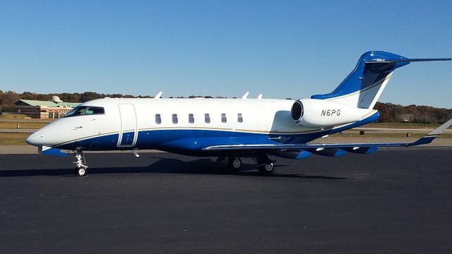 Bombardier Challenger 300 (N6PG)