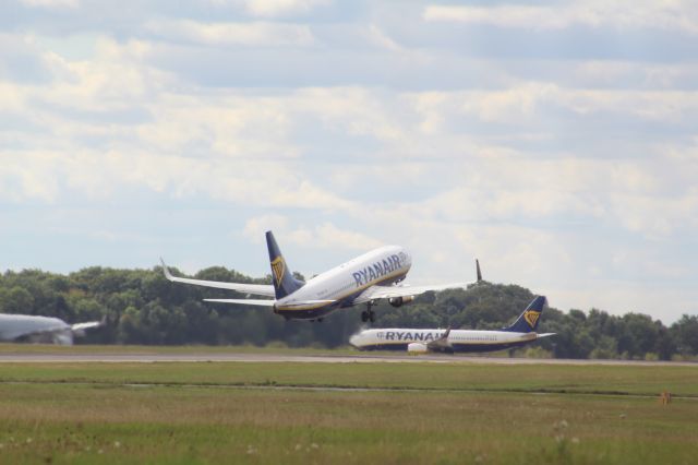 Boeing 737-800 (9M-OAM) - Airline: Ryanairbr /Plane: B737-800br /Location: STN (London Stansted Airport)br /Date: 18.09.22 (dd/mm/yy)