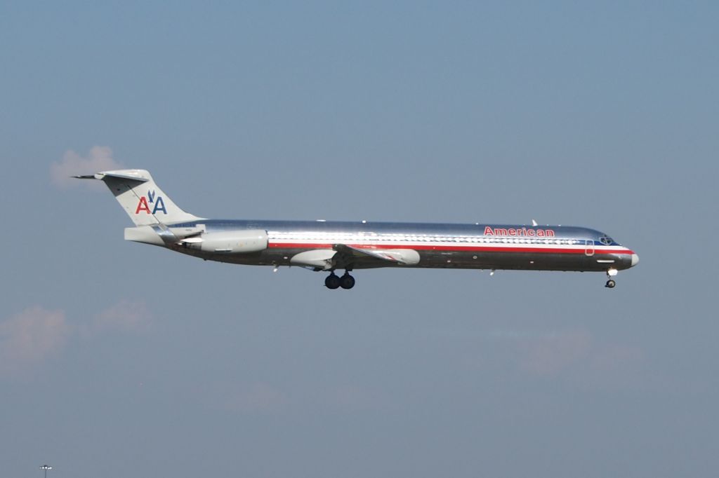 McDonnell Douglas MD-83 (N9404V)