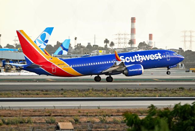 Boeing 737 MAX 8 (N8754S)