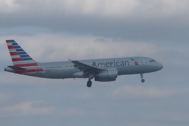 Airbus A320 (N680AW)