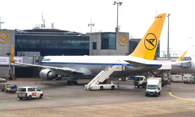 BOEING 767-300 (D-ABUM) - Condor Boeing 767-31BER(WL) D-ABUM in Frankfurt 