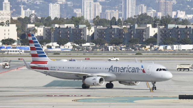 Airbus A321 (N932AM) - Taxiing to gate at LAX
