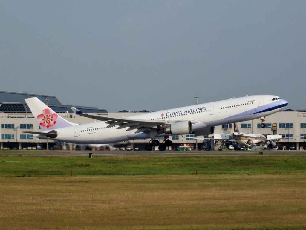 Airbus A330-300 (B-18301)
