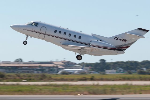 Hawker 800 (CS-DRI)