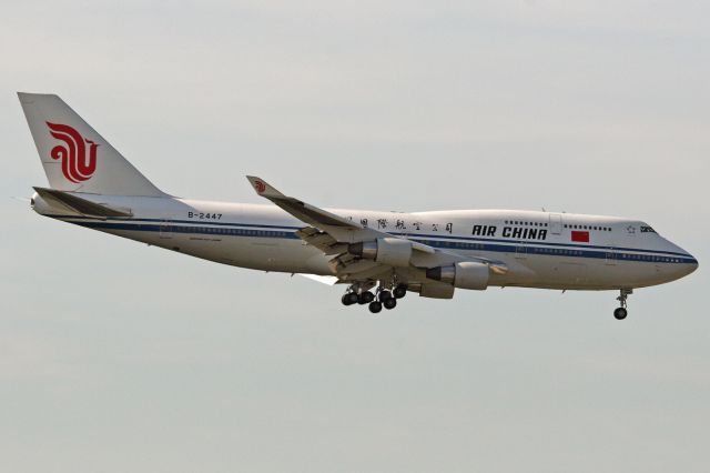 Boeing 747-400 (B-2447)