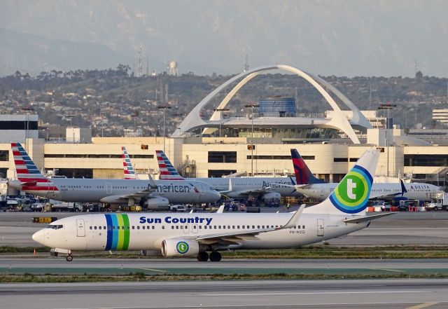 Boeing 737-800 (PH-HZG) - Sun Country - SCX lease