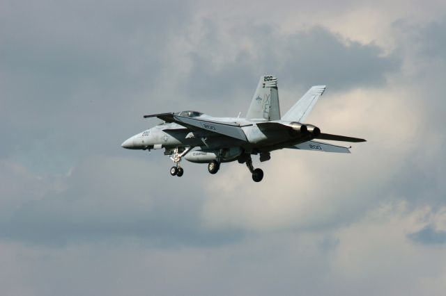 — — - F-18 Hornet Landing Runway 24 Green Bay WI