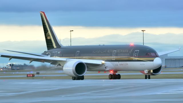 Boeing 787-8 (JY-BAA) - B787 Dreamliner inaugural flight to YUL/CYUL.