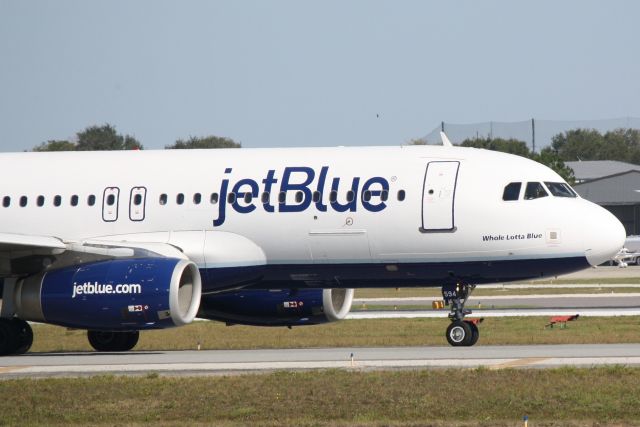 Airbus A320 (N594JB) - JetBlue Flight 164 (N594JB) "Whole Lotta Blue" prepares for flight at Sarasota-Bradenton International Airport