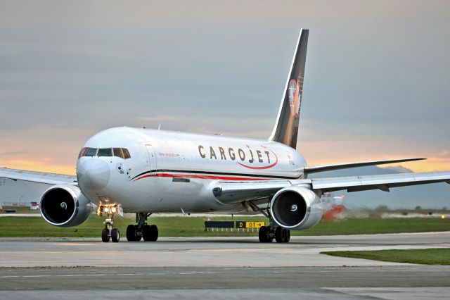 BOEING 767-300 (C-FDIJ)