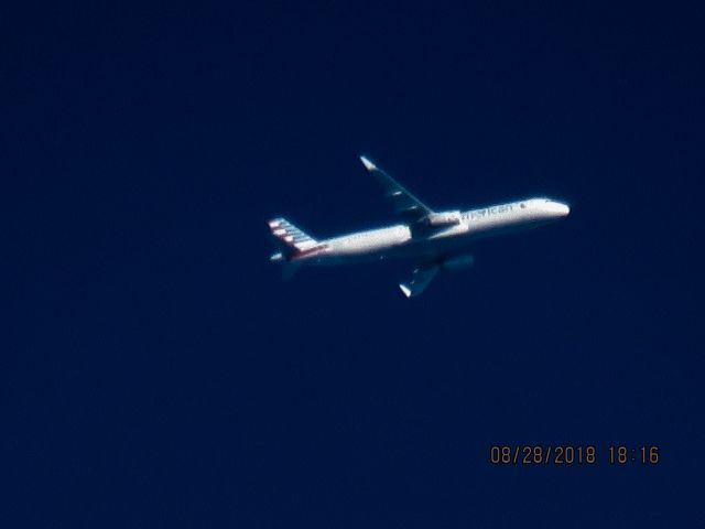 Airbus A321 (N135NN)