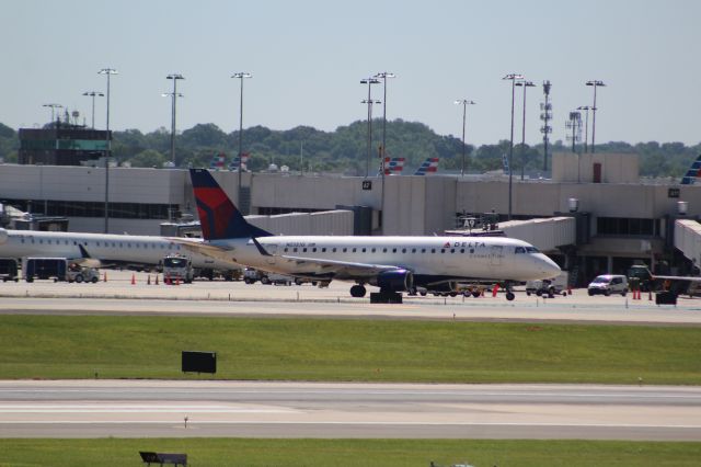 Embraer 175 (N233JQ) - Plane Type: 2008 Embraer-Empresa Brasileira De ERJ-170-200LRbr /Route: CLT-BOSbr /Airline: Delta Airlines br /Livery: br /Registration: N233JQbr /Owned By: Delta Airlines INCbr /Runway: 36R