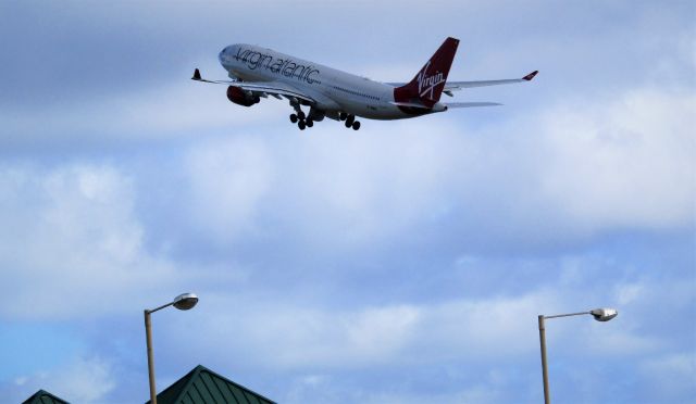 Airbus A330-200 (G-VMIK)