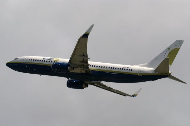 Boeing 737-800 (N739MA)