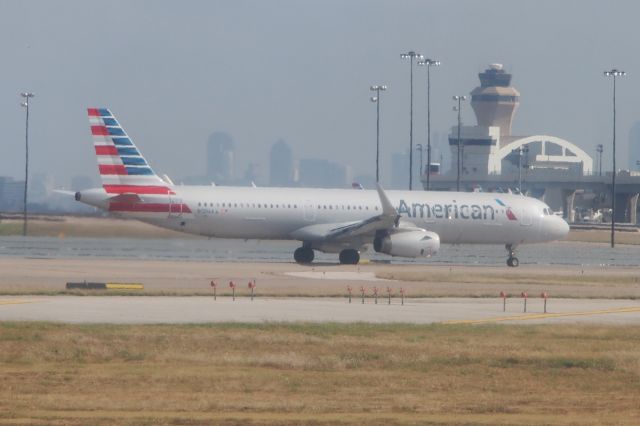 Airbus A320 (N129AA)