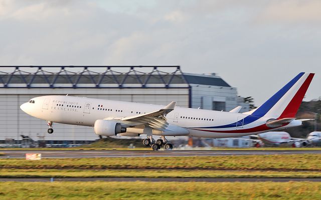 Airbus A330-200 (F-RARF) - french air force a330-223 f-rarf landing at shannon 15/11/18.