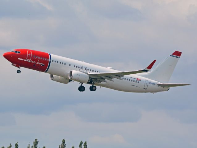Boeing 737-800 (LN-ENS) - St. Magleby RWY22R