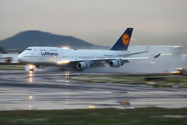 Boeing 747-400 (D-ABVH)