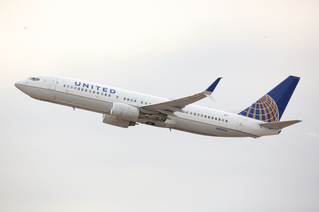 Boeing 737-800 (N76526)