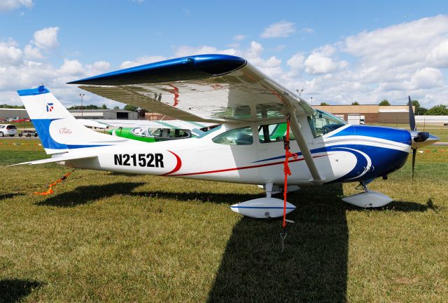 Cessna Skylane (N2152R)