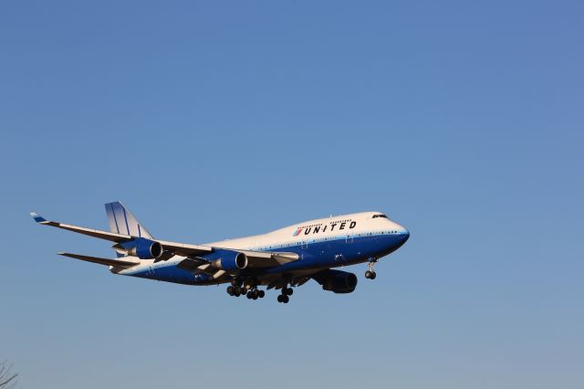 Boeing 747-400 (N107UA)