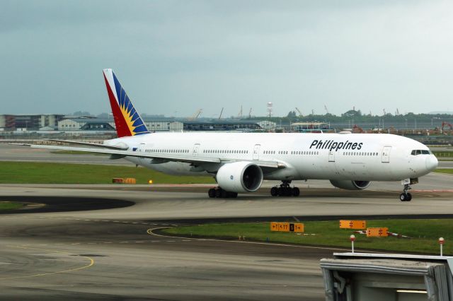 BOEING 777-300 (RP-C7783)