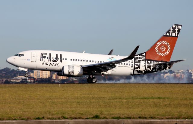 Boeing 737-700 (DQ-FJF) - Touching Down Rwy 16L