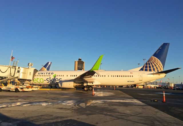 Boeing 737-900 (N75432) - UAL eco skies special livery 12/7/18