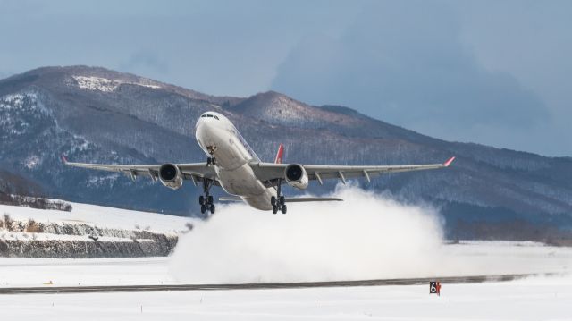 Airbus A330-300 (B-22102) - Trans Asia / Airbus A330-343Xbr /Jan.11.2016 Hakodate Airport [HKD/RJCH] JAPAN