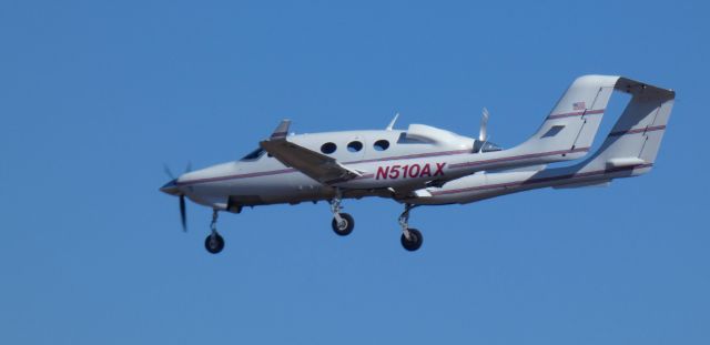 Adam A-500 (N510AX) - About to touch down is this 2006 Adam Aircraft Industries A-500 CarbonAero in the Autumn of 2024.