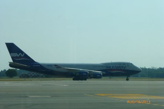 Boeing 747-400 (4K-SW800)