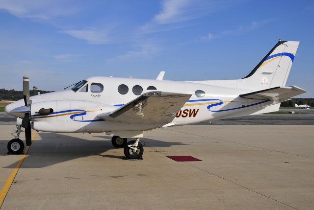 Beechcraft King Air 90 (N550SW) - Seen at KFDK on 10/11/2009.      a href=http://discussions.flightaware.com/profile.php?mode=viewprofile&u=269247  [ concord977 profile ]/a