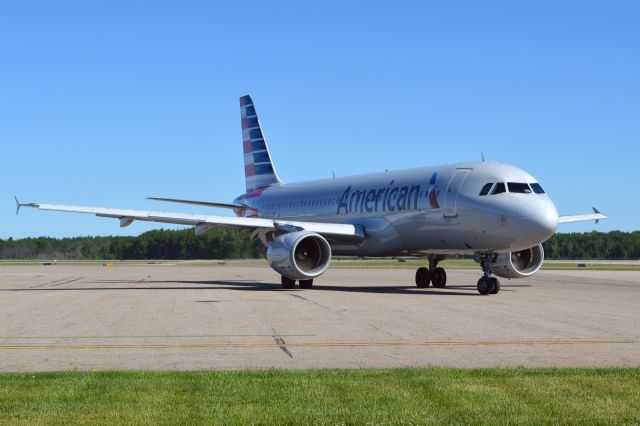 Airbus A320 (N107US)