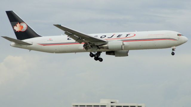 BOEING 767-300 (C-GCIJ)