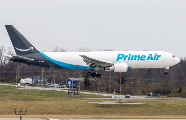 BOEING 767-300 (N347AZ)