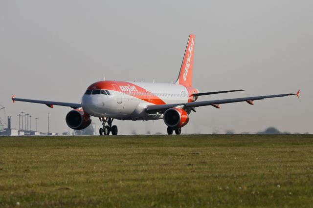 Airbus A320 (G-EZUZ) - EZY1895 rolling on the morning departure back to Berlin