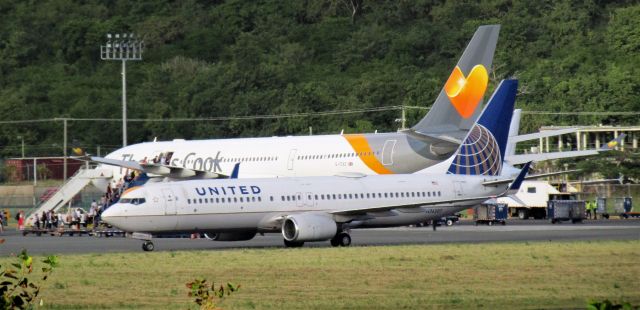 Boeing 737-800 (N36207)