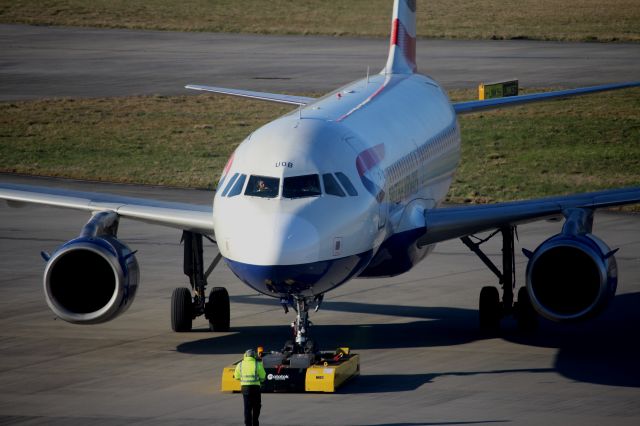 Airbus A319 (G-EUOB)