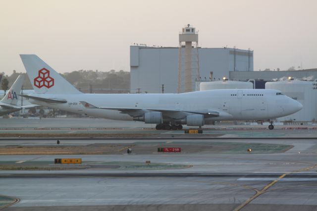 Boeing 747-400 (LX-ZCV)