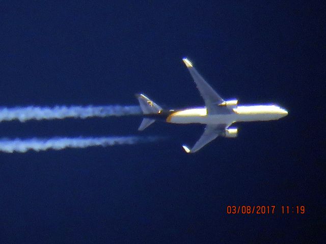 BOEING 767-300 (N358UP)