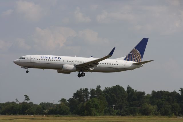 Boeing 737-800 (N78506) - Tulane Universitys charter from KMSY.