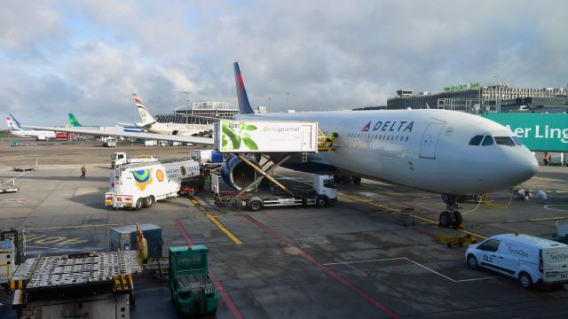 Airbus A330-300 (N821NW) - Delta Air Lines Airbus A330-323 N821NW in Dublin 