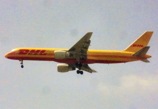 Boeing 757-200 (HP-1910DAE) - VEC322 arriving from Trinidad...Sorry about the lack of clarity.