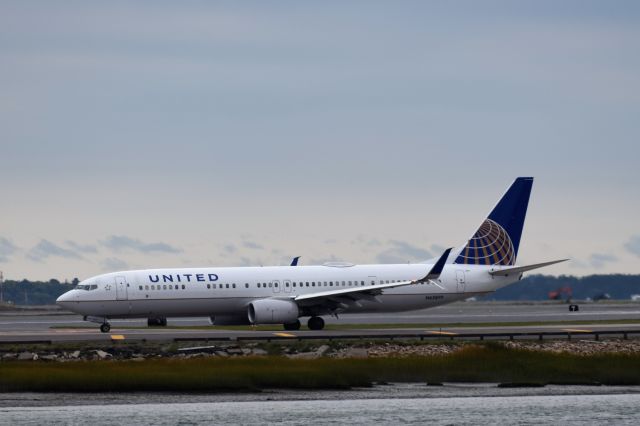 Boeing 737-800 (N63899)