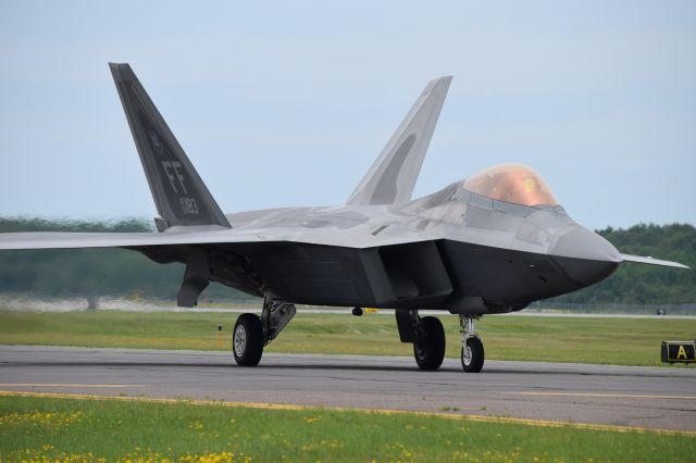 Lockheed F-22 Raptor —