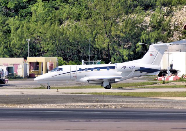 Embraer Phenom 300 (HB-VPR)