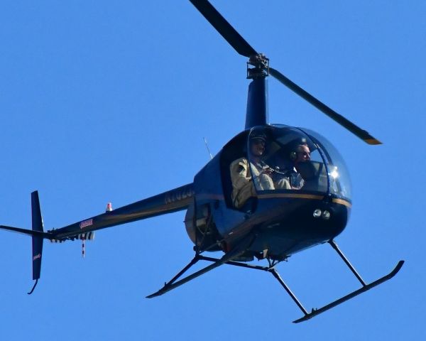 Robinson R-22 (N702JJ)