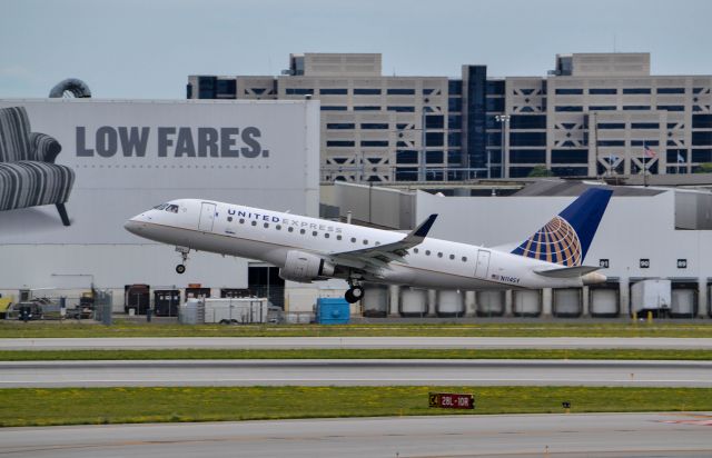 EMBRAER 175 (long wing) (N114SY) - United Expressbr /ERJ175