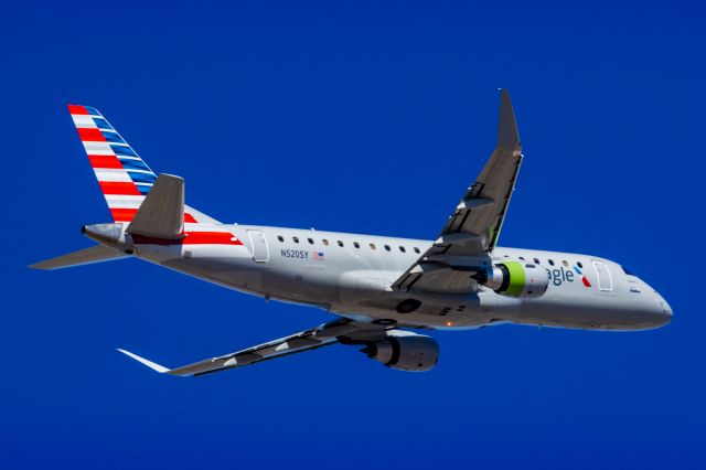 Embraer 175 (N520SY) - A SkyWest ERJ175 taking off from PHX on 2/10/23 during the Super Bowl rush. Taken with a Canon R7 and Canon EF 100-400 II L lens.